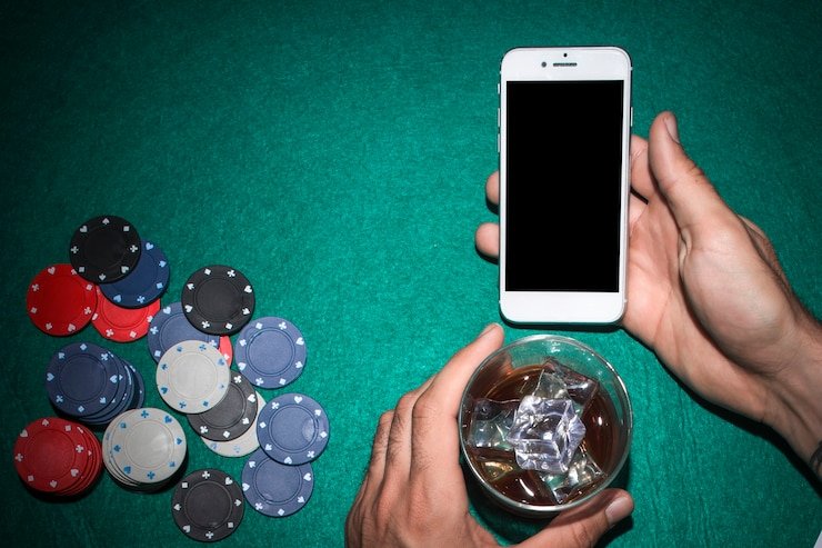 Pengguna menulis pesan bantuan singkat